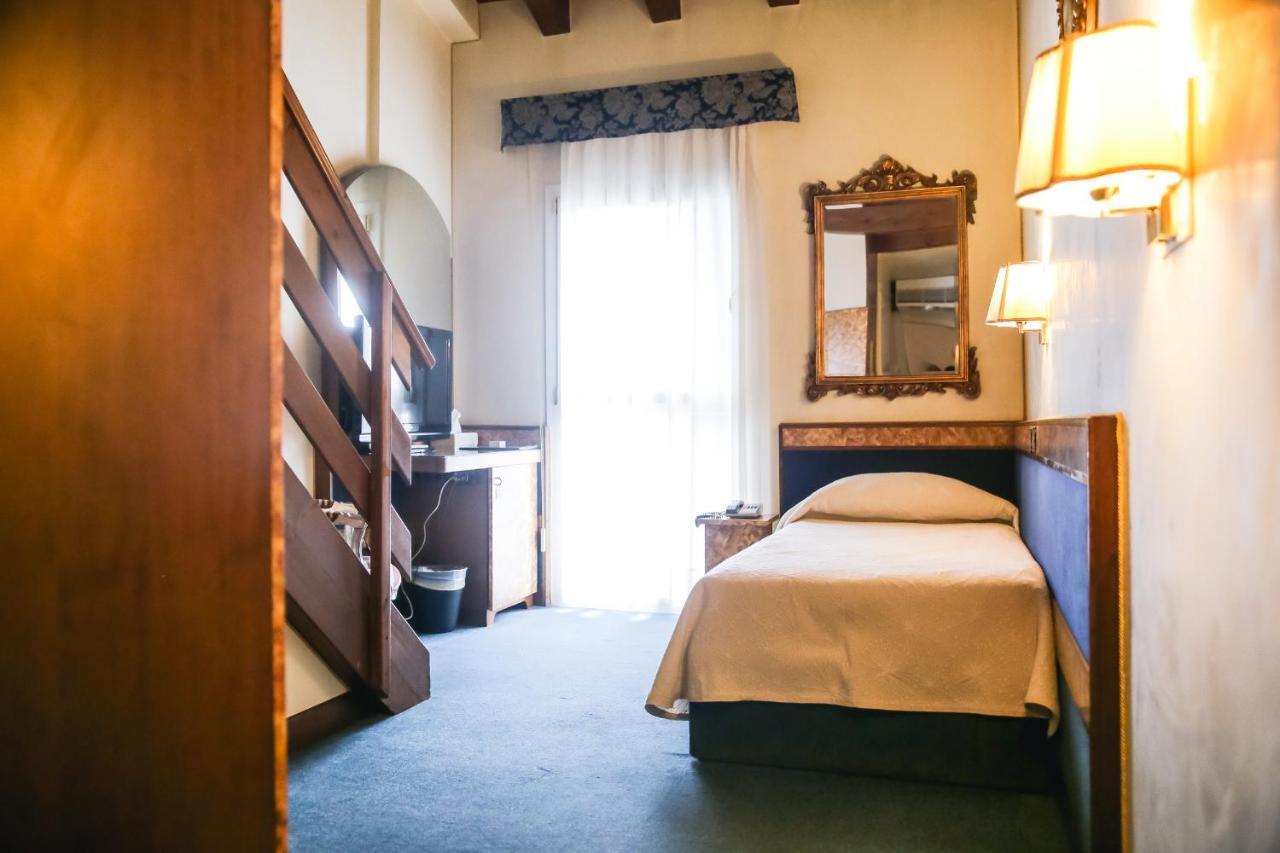 Hotel Villa Pigalle Tezze sul Brenta Extérieur photo